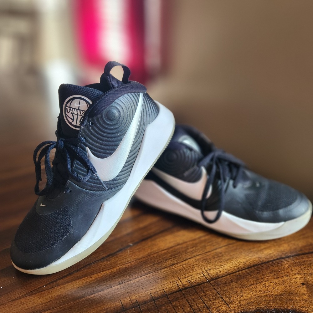 Nike Boys Team Hustle AQ4224-001 Black Basketball Shoes Sneakers Size 5Y